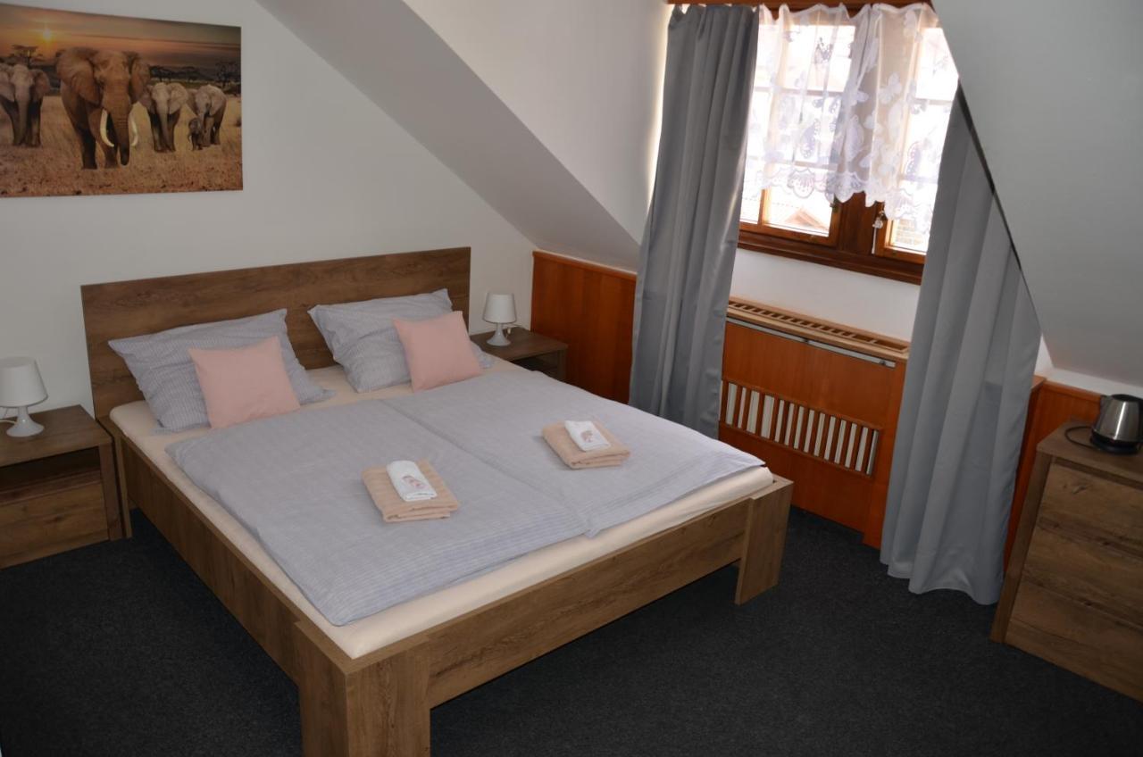 Guesthouse Zlaty Hrozen Česká Lípa Exteriör bild