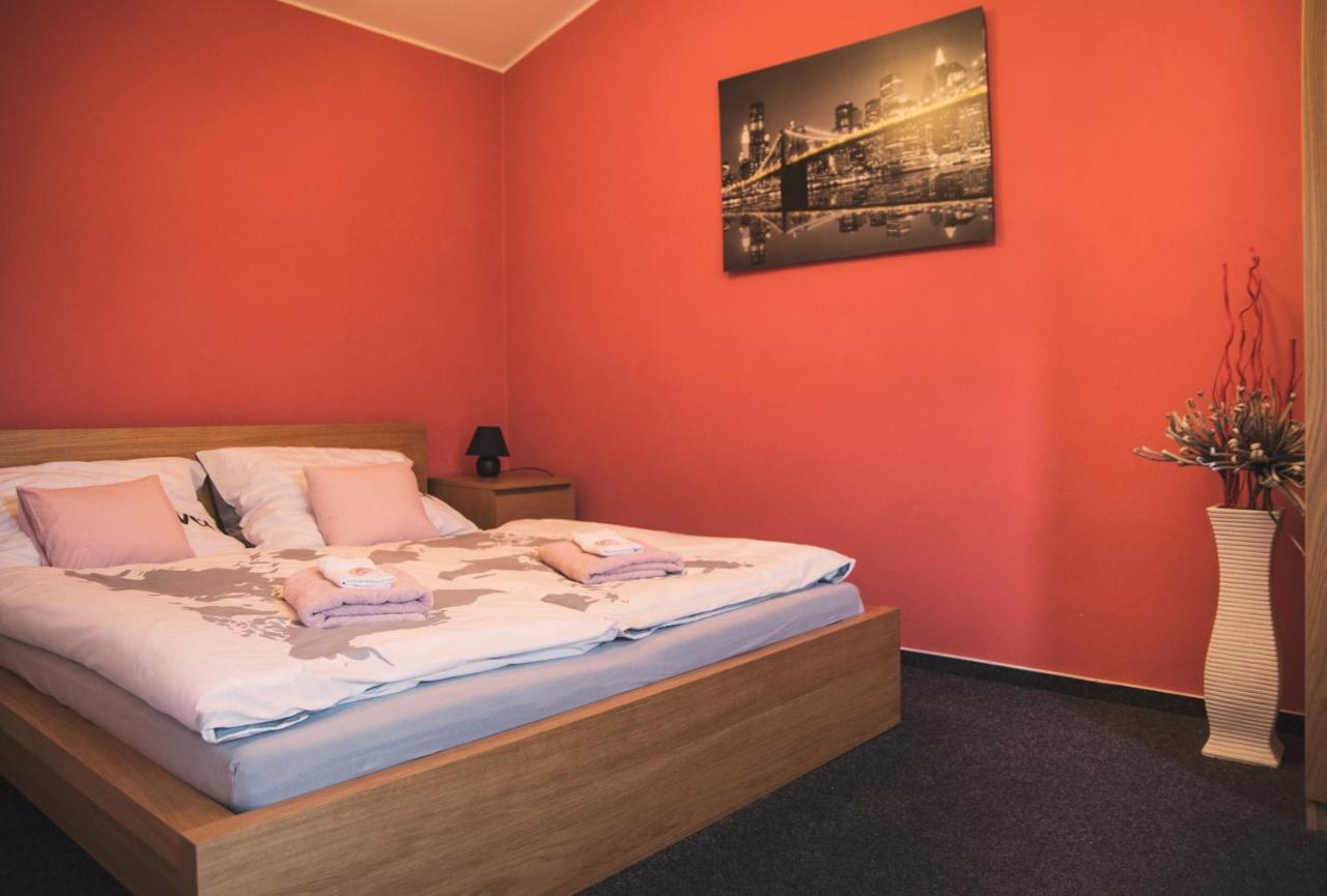 Guesthouse Zlaty Hrozen Česká Lípa Exteriör bild